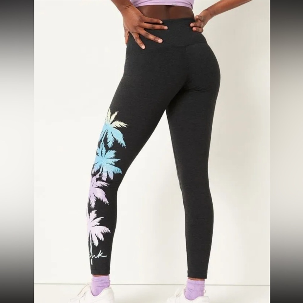 VIctoria’s Secret PINK Palm
Print Legging 🩶
